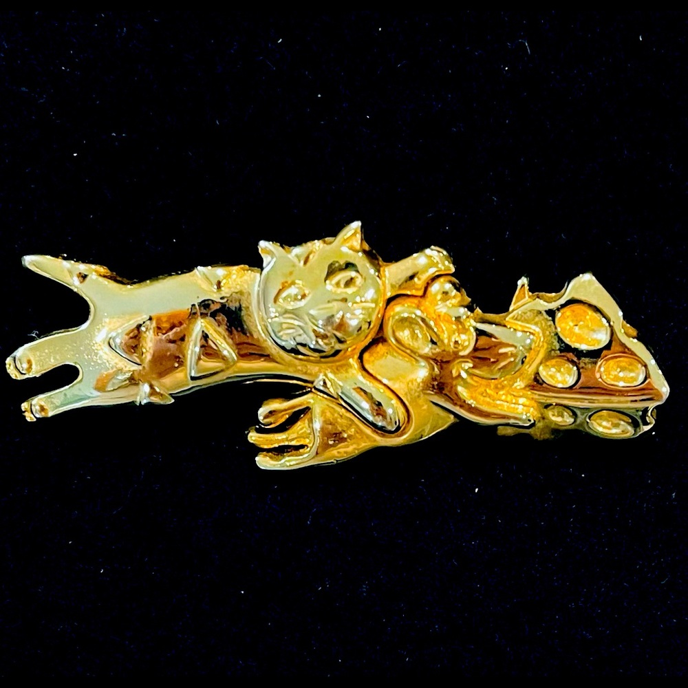 Vintage Dari Gold Cat and Mouse Brooch
